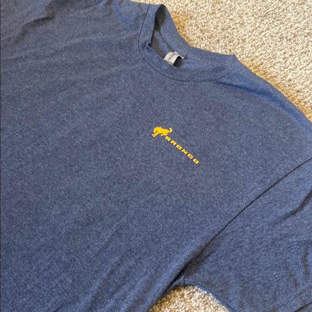 Gildan Men’s Bronco (Vehicle) Blue Short Sleeve XL Tee. Hit on Left Chest & Back